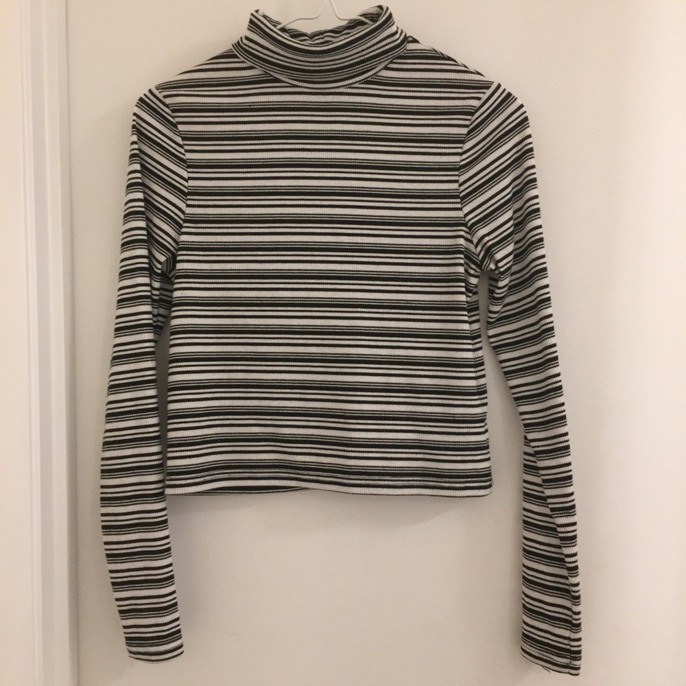 Stripped black and white turtleneck
